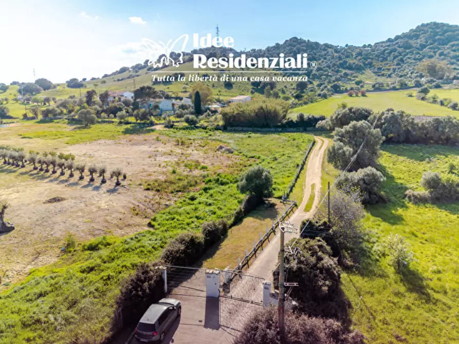 Immagine 11 di Villa in vendita  a Olbia
