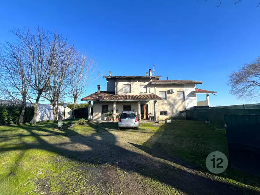 Immagine 2 di Villetta a schiera in vendita  in Via Massara a Mirandola