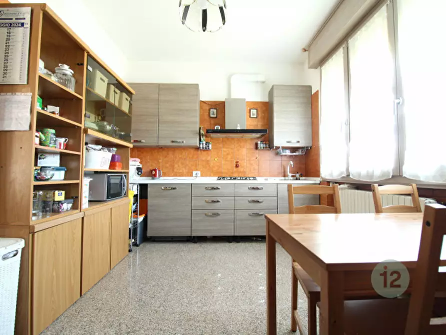 Immagine 1 di Casa trifamiliare in vendita  in via serafina a Mirandola