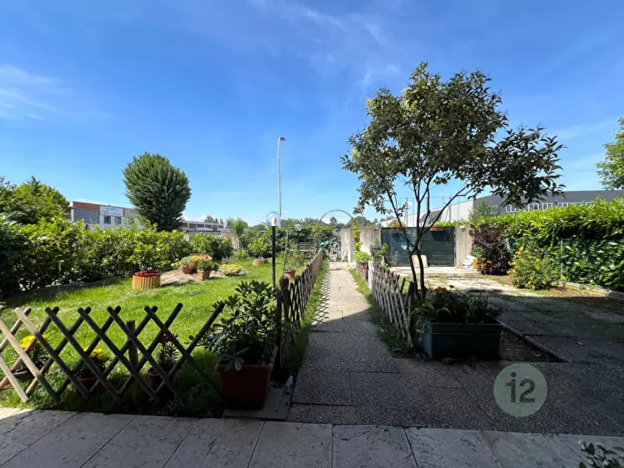 Immagine 22 di Casa trifamiliare in vendita  in via serafina a Mirandola