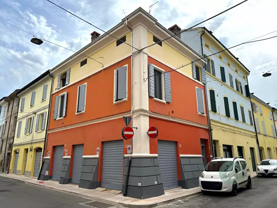 Immagine 2 di Villetta a schiera in vendita  in Via Camillo Benso Conte di Cavour a Mirandola