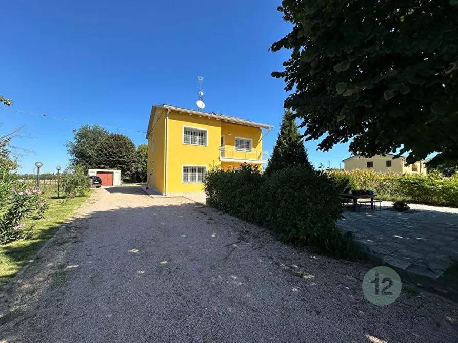 Immagine 1 di Casa indipendente in vendita  in Via Borghetto a Mirandola
