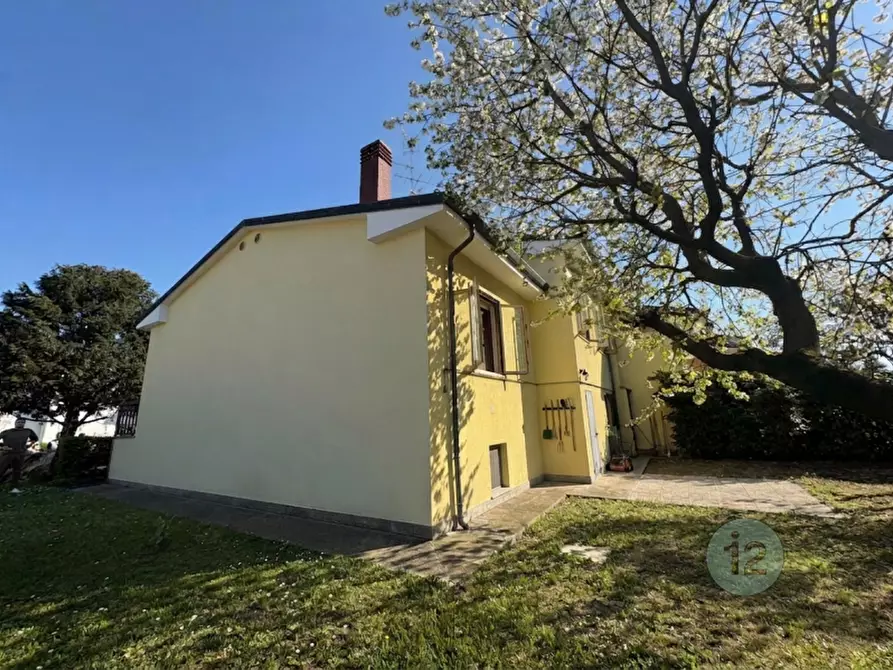 Immagine 1 di Casa bifamiliare in vendita  in Via Martiri della Libertà a Poggio Rusco
