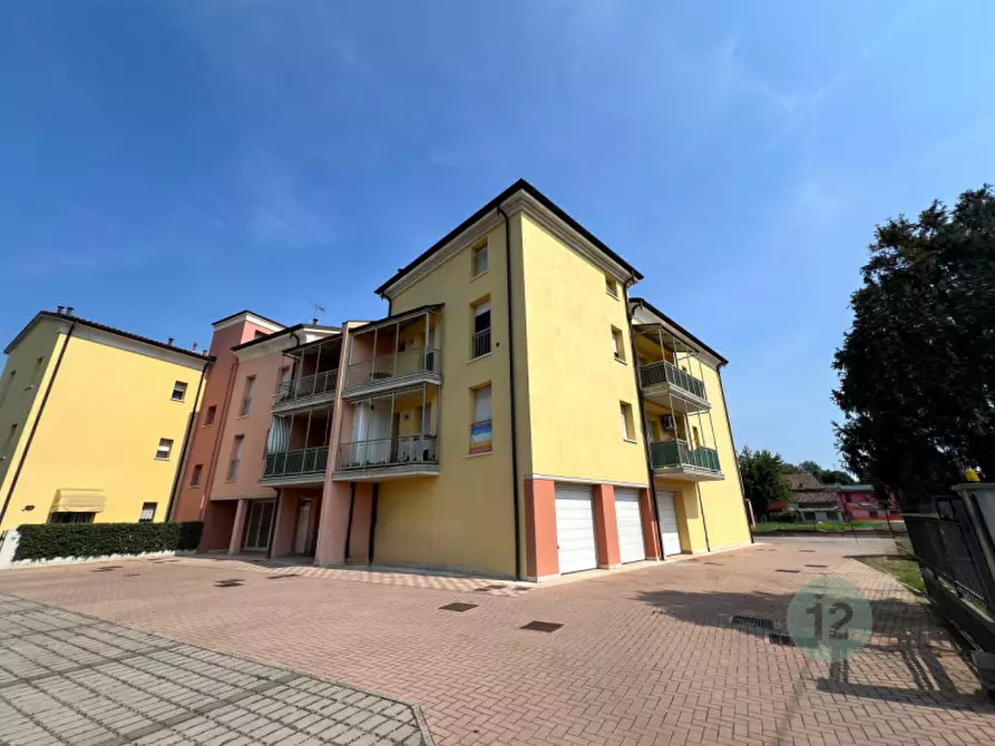 Immagine 2 di Appartamento in vendita  in Via Statale Sud a Mirandola