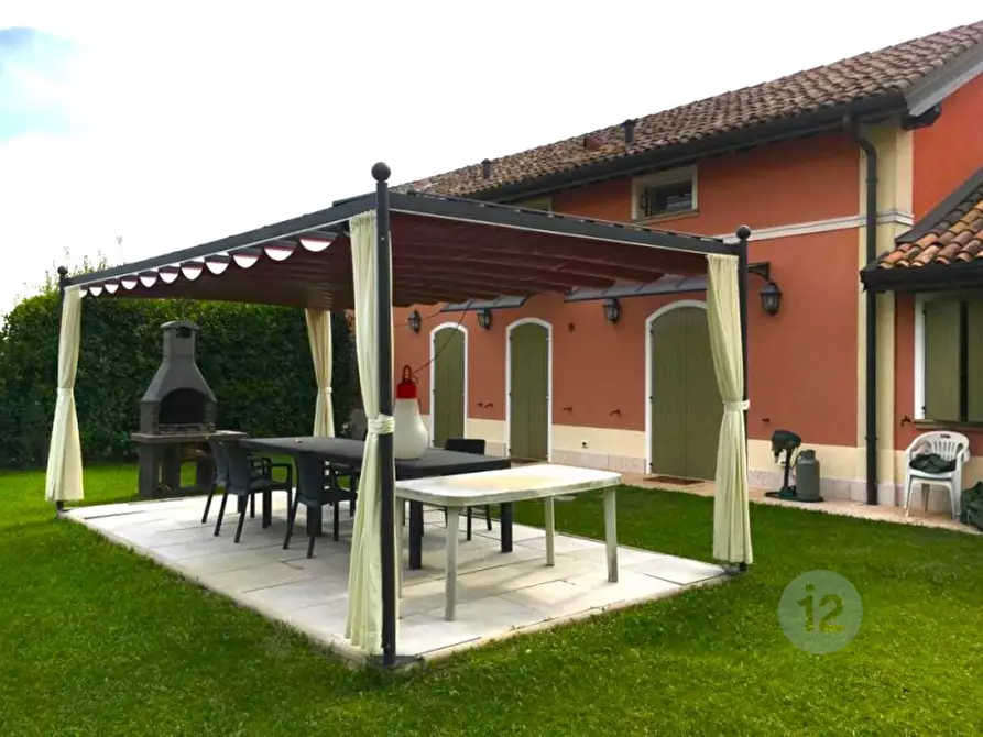 Immagine 1 di Casa indipendente in vendita  in Via Posta a Mirandola