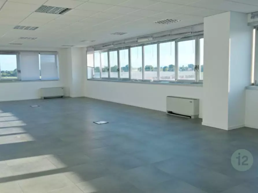 Immagine 2 di Ufficio in affitto  a Mirandola