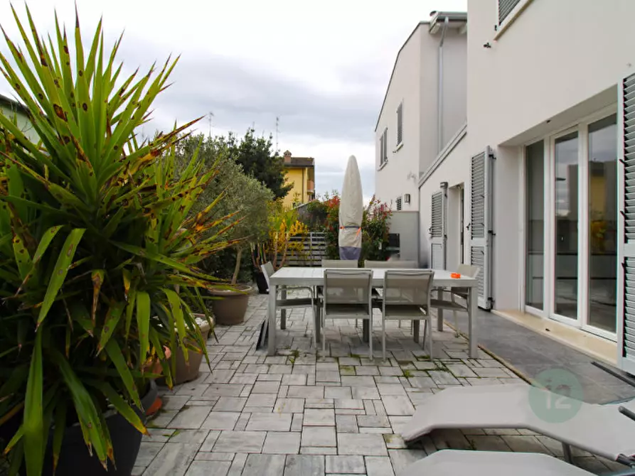 Immagine 10 di Casa bifamiliare in vendita  in Viale Giuseppe di Vittorio a San Prospero