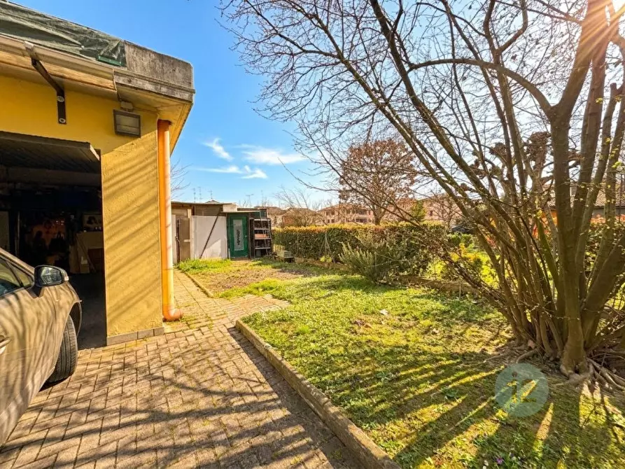 Immagine 2 di Casa indipendente in vendita  a Mirandola