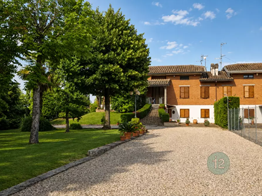 Immagine 1 di Casa bifamiliare in vendita  in Via San Martino Carano a Mirandola