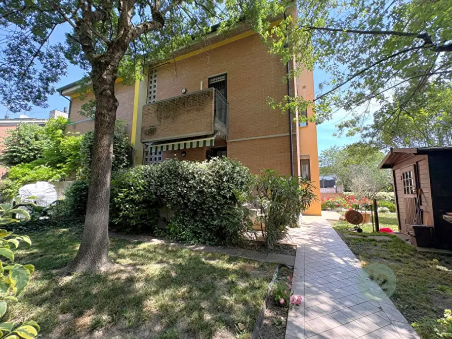Immagine 1 di Villetta a schiera in vendita  in Via Goffredo Mameli a Mirandola