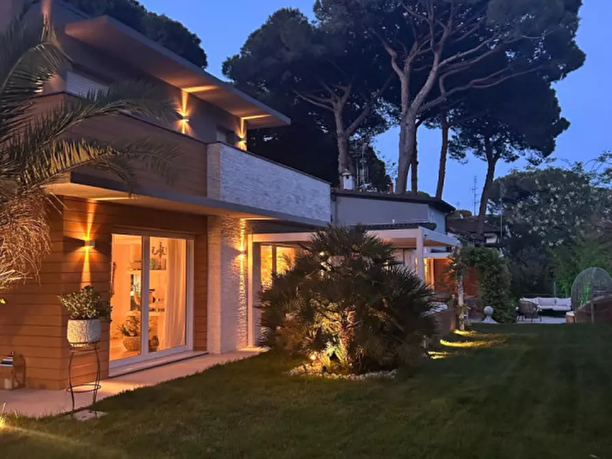 Immagine 1 di Villa in affitto  in Viale Milano 33 a Cervia