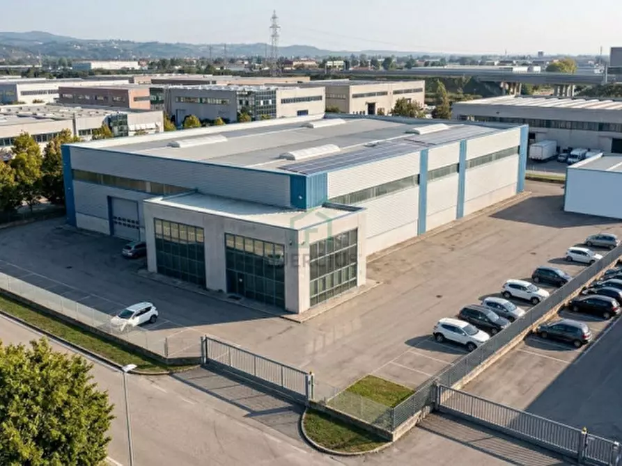 Immagine 1 di Capannone industriale in affitto  in Via Tolomeo a Verona