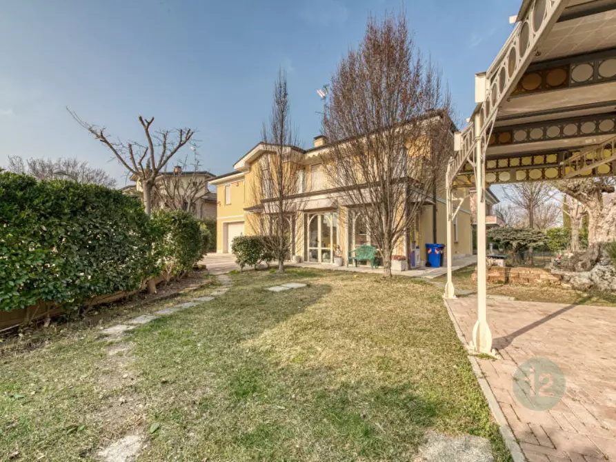 Immagine 3 di Villa in vendita  in Via Franklin Delano Roosevelt 47 a Carpi