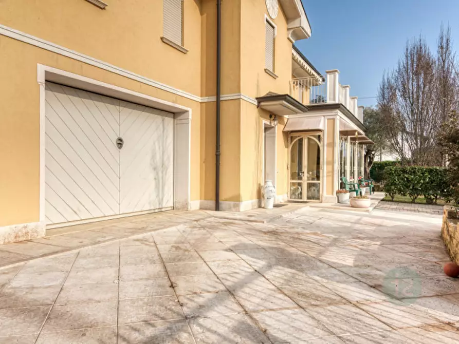 Immagine 4 di Villa in vendita  in Via Franklin Delano Roosevelt 47 a Carpi