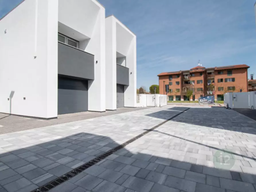 Immagine 15 di Villa in vendita  in Via Costante Rebucci a Carpi