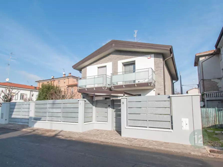 Immagine 1 di Villa in vendita  in Via Martiri di Fossoli a Carpi