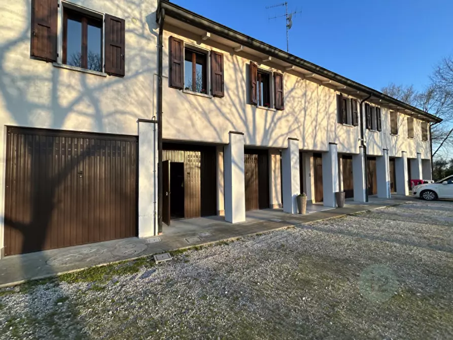 Immagine 3 di Casa bifamiliare in vendita  in Via Valle a Carpi
