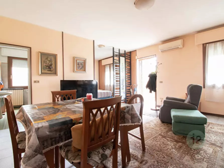Immagine 2 di Casa bifamiliare in vendita  in Via Ernesto Boccaletti a Carpi