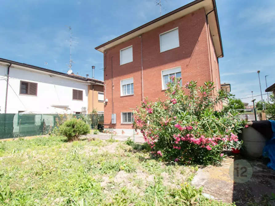 Immagine 2 di Casa bifamiliare in vendita  in Via Giovanni Gavignani a Carpi