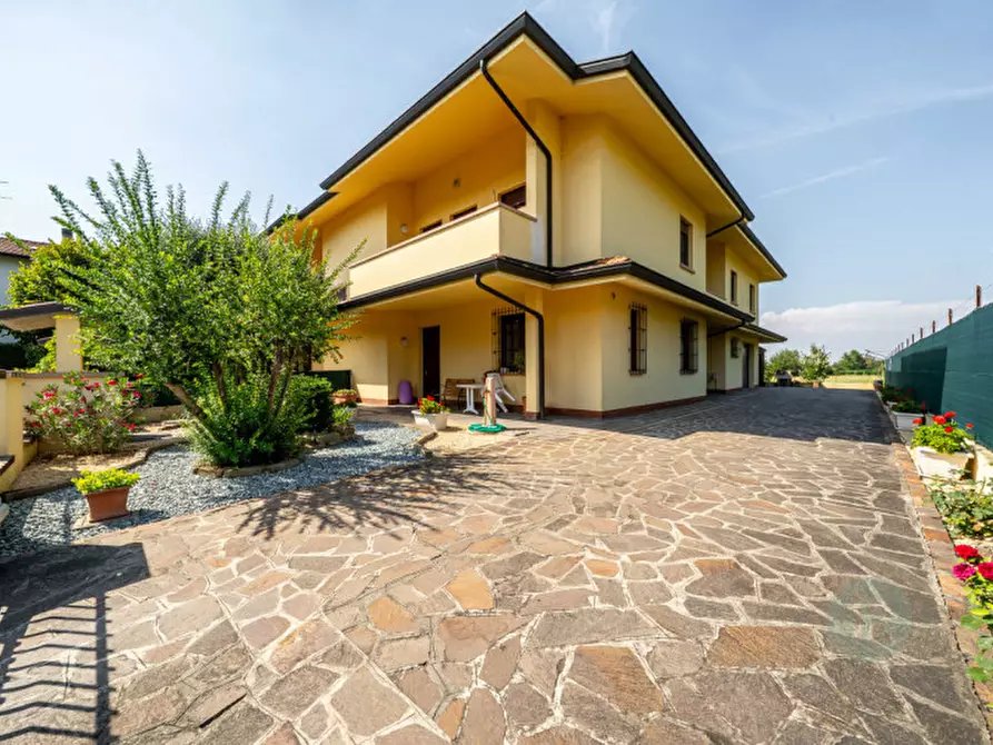Immagine 1 di Casa bifamiliare in vendita  in Via del Gelso a Carpi