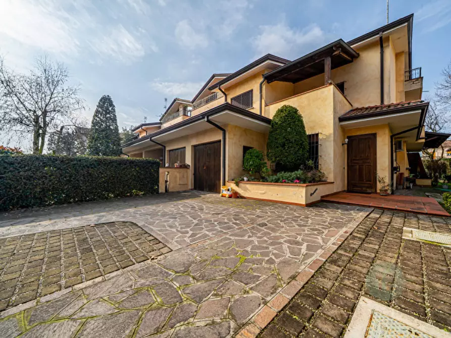 Immagine 2 di Villa in vendita  in Via Marcello Malpighi a Carpi