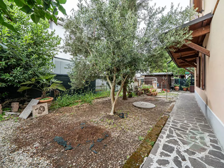 Immagine 4 di Casa indipendente in vendita  in Piazza Delia Gasparini 11 a Carpi