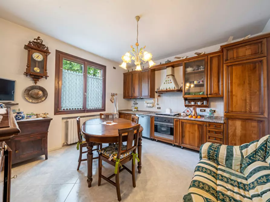 Immagine 5 di Casa indipendente in vendita  in Piazza Delia Gasparini 11 a Carpi