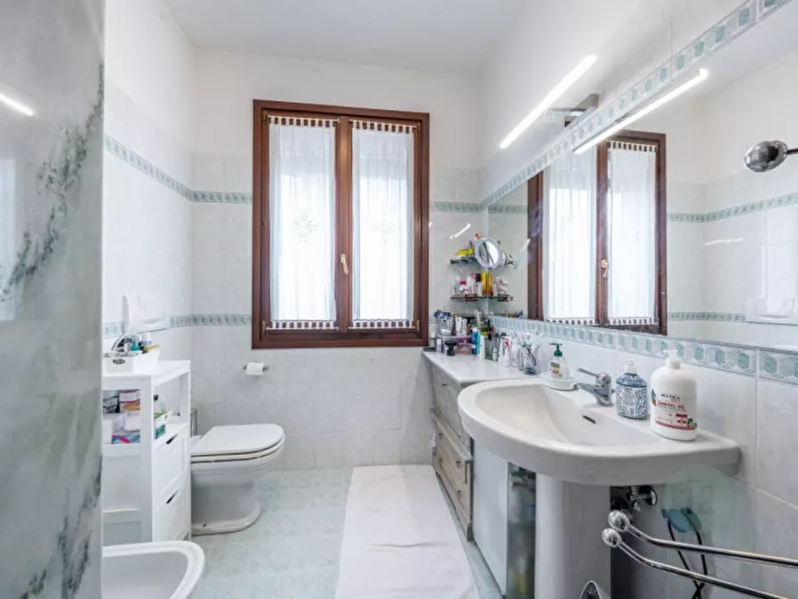 Immagine 12 di Casa indipendente in vendita  in Piazza Delia Gasparini 11 a Carpi