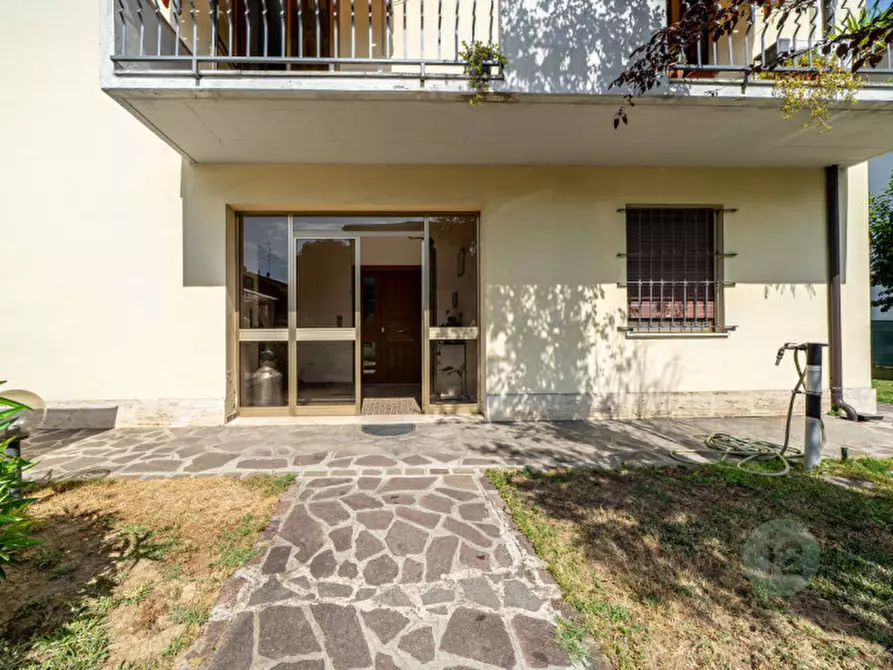 Immagine 2 di Casa bifamiliare in vendita  in Via Ugo Miselli 12 a Carpi