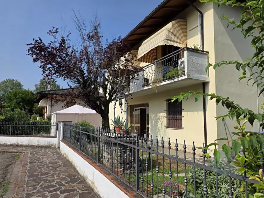 Immagine 2 di Casa bifamiliare in vendita  in Via Ugo Miselli 12 a Carpi