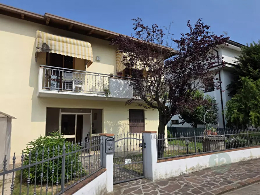 Immagine 3 di Casa bifamiliare in vendita  in Via Ugo Miselli 12 a Carpi