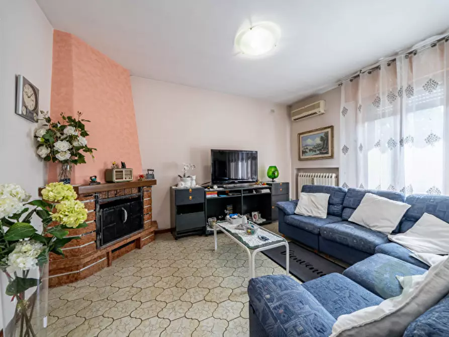 Immagine 12 di Casa bifamiliare in vendita  in Via Ugo Miselli 12 a Carpi