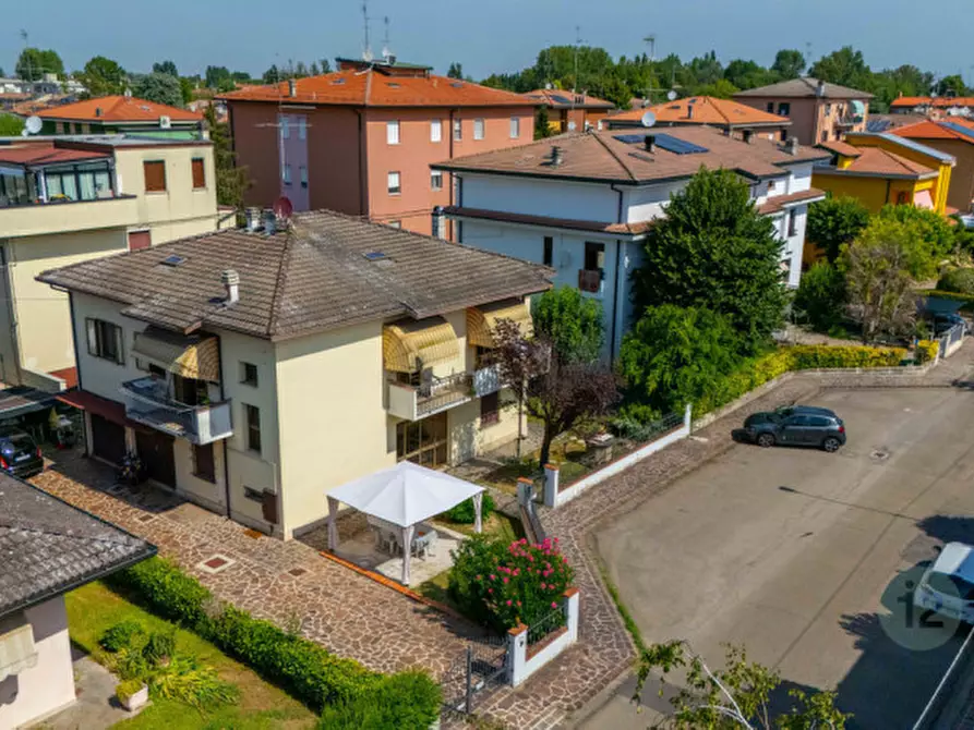 Immagine 16 di Casa bifamiliare in vendita  in Via Ugo Miselli 12 a Carpi