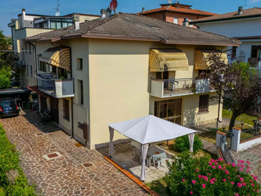 Immagine 17 di Casa bifamiliare in vendita  in Via Ugo Miselli 12 a Carpi
