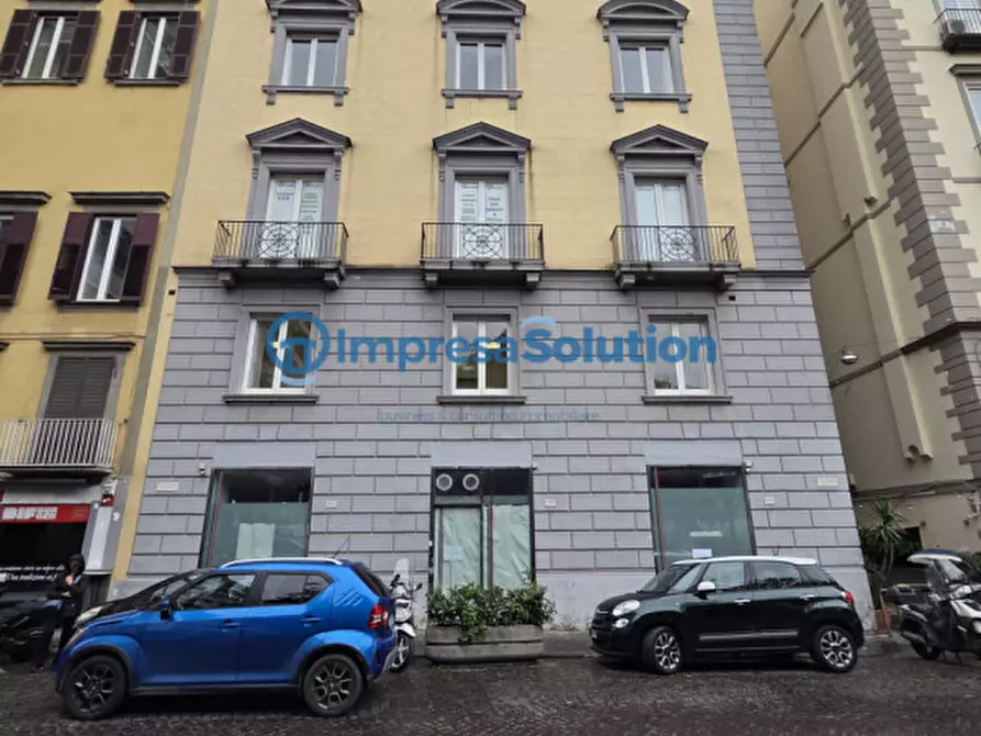 Immagine 1 di Negozio in affitto  in Piazza San Pasquale a Napoli
