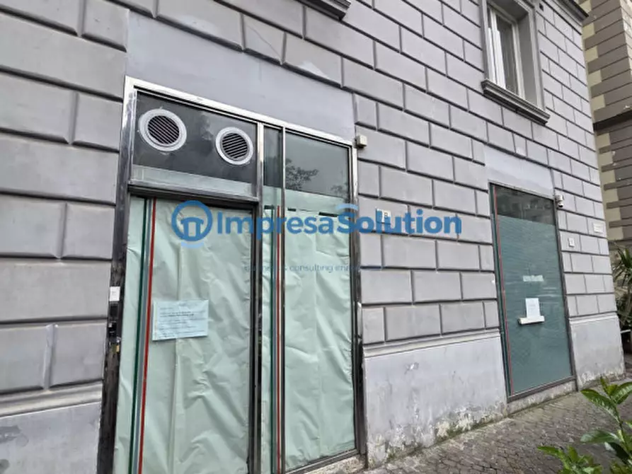 Immagine 2 di Negozio in affitto  in Piazza San Pasquale a Napoli