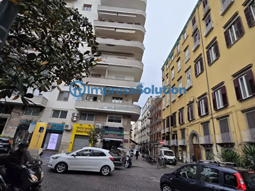 Immagine 5 di Negozio in affitto  in Piazza San Pasquale a Napoli