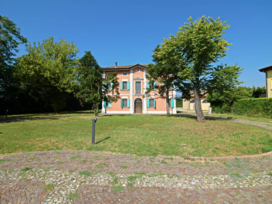 Immagine 1 di Villa in vendita  in Via Guastalla a Campagnola Emilia