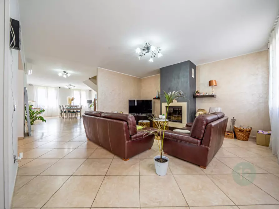 Immagine 2 di Villa in vendita  in Via D'Antona 9 a Fabbrico