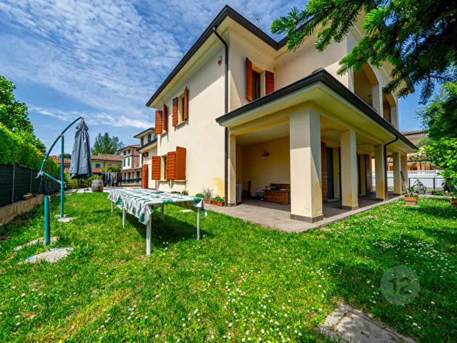Immagine 37 di Villa in vendita  in Via D'Antona 9 a Fabbrico