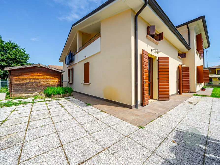 Immagine 38 di Villa in vendita  in Via D'Antona 9 a Fabbrico