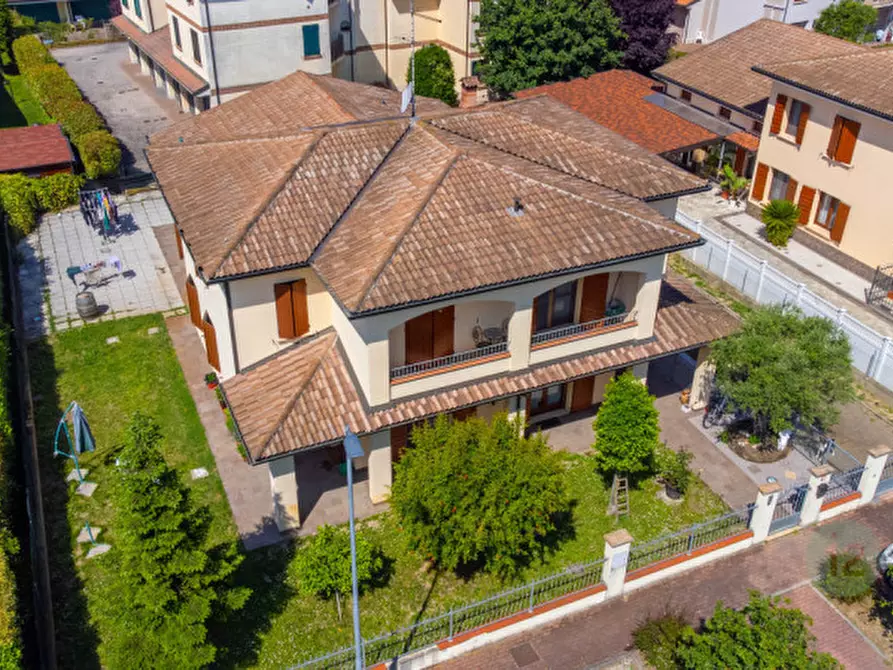 Immagine 39 di Villa in vendita  in Via D'Antona 9 a Fabbrico
