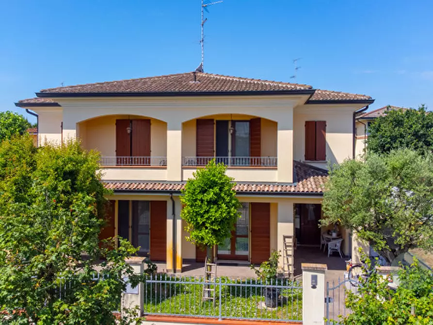 Immagine 40 di Villa in vendita  in Via D'Antona 9 a Fabbrico