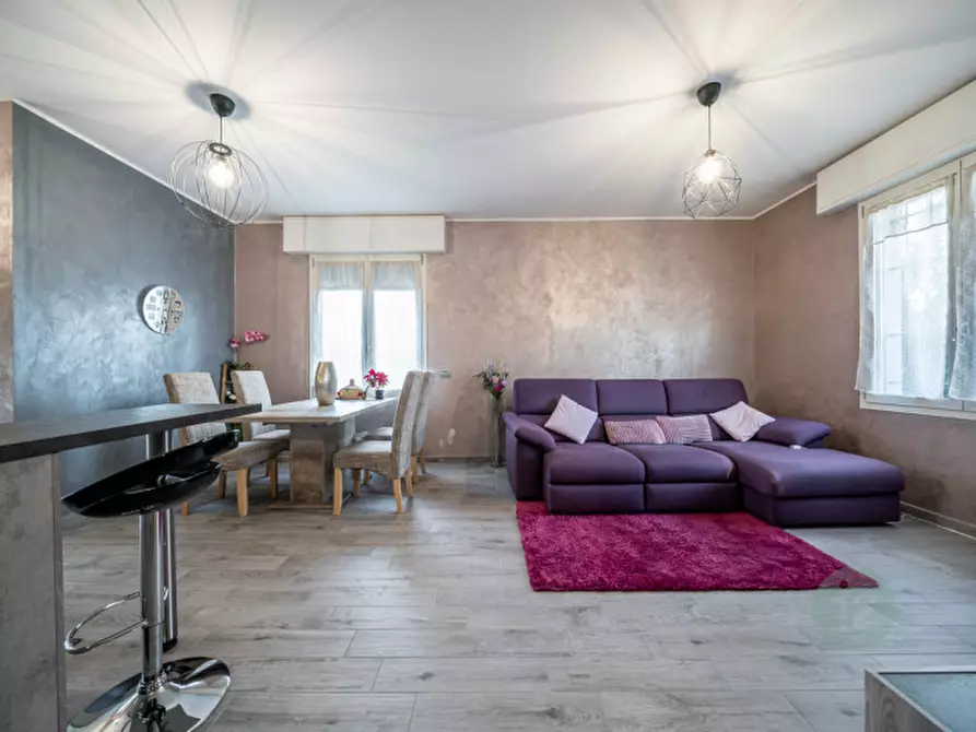 Immagine 3 di Villa in vendita  in Viale Risorgimento 46 a Campagnola Emilia