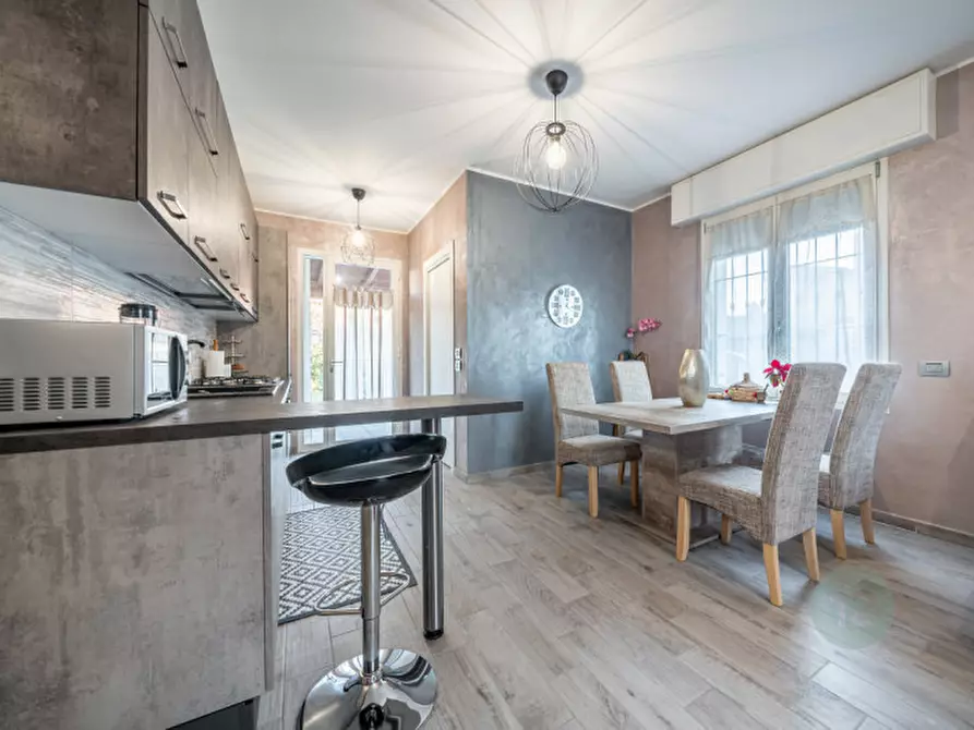 Immagine 5 di Villa in vendita  in Viale Risorgimento 46 a Campagnola Emilia