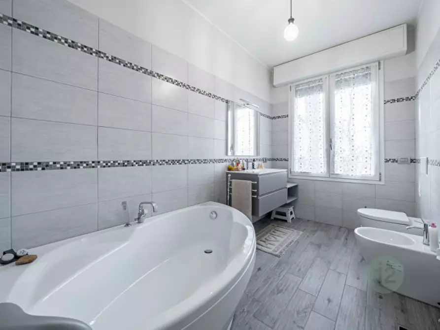 Immagine 11 di Villa in vendita  in Viale Risorgimento 46 a Campagnola Emilia