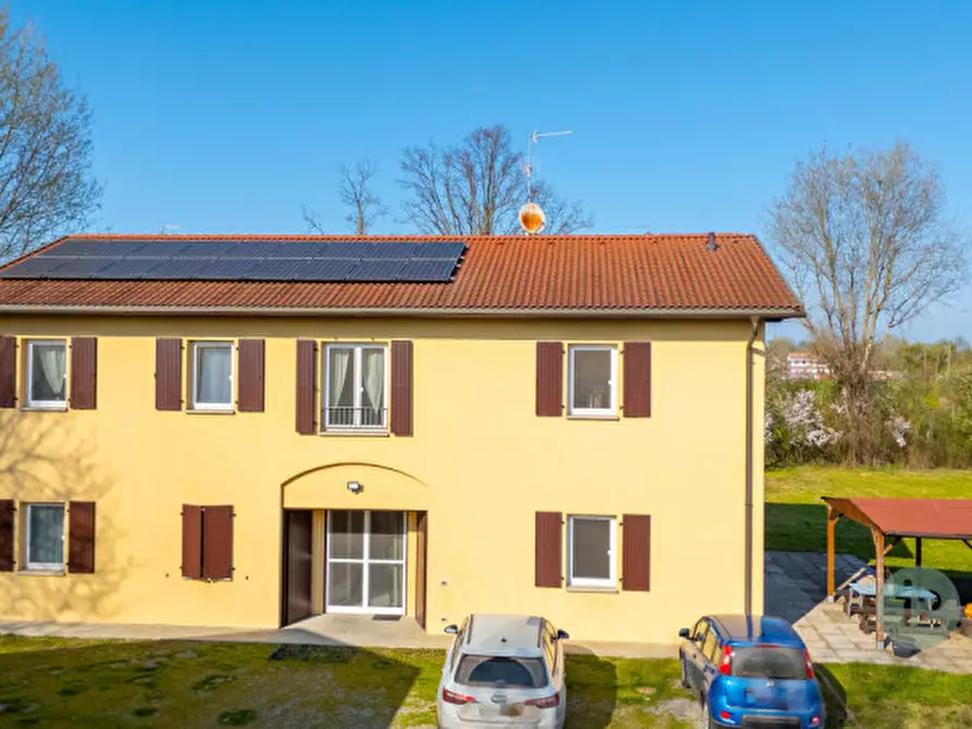 Immagine 1 di Casa indipendente in vendita  in Via Canale Migliarina 4 a Carpi
