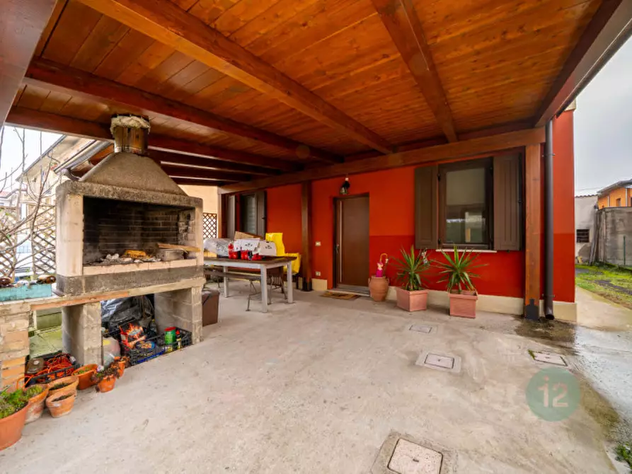 Immagine 3 di Villa in vendita  a Novi Di Modena
