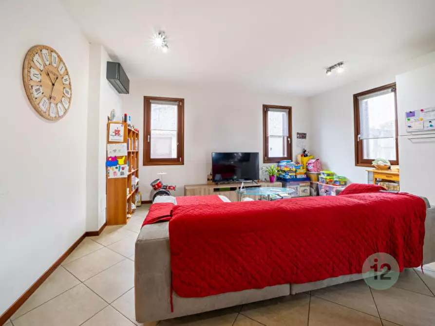 Immagine 4 di Villa in vendita  a Novi Di Modena