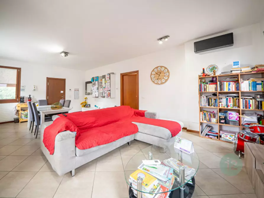 Immagine 8 di Villa in vendita  a Novi Di Modena